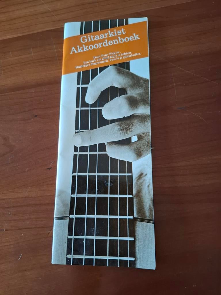 Gitaarakkoordboek - Peter Pickow, Ophalen of Verzenden, Zo goed als nieuw