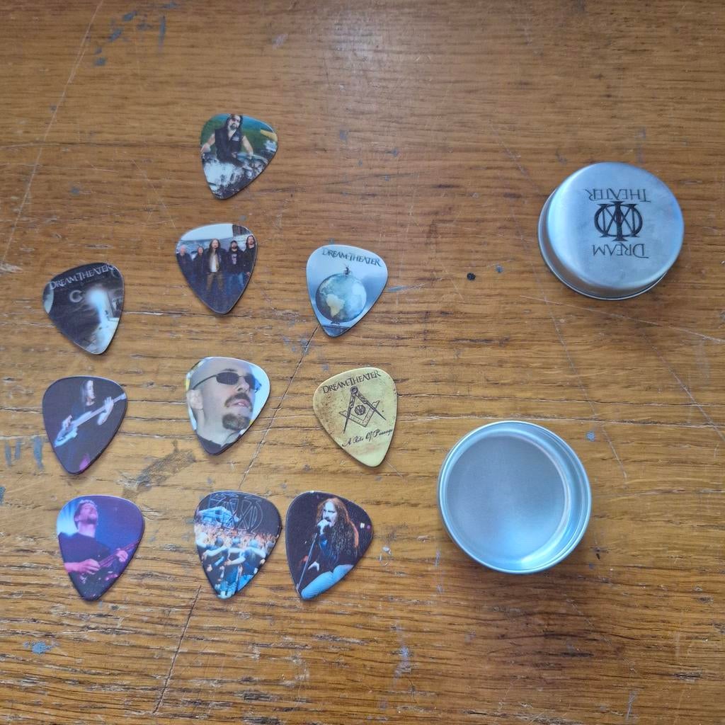 Dream Theater plectrums met blikje, Ophalen of Verzenden, Gebruikt, Overige typen