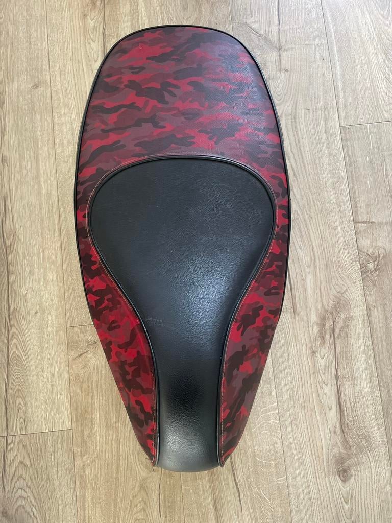 Vespa Sprint/Primavera zadel custom zwart rood camouflage, Ophalen of Verzenden