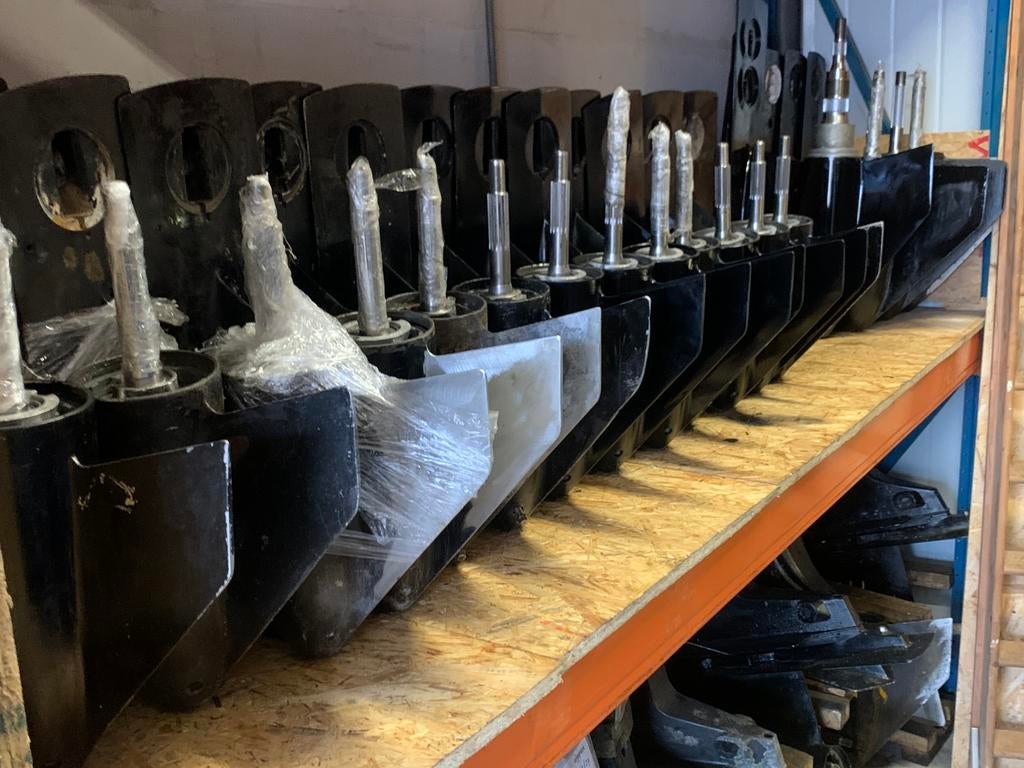 REBUILD MERCRUISER ALLE STAARTSTUKKEN  ALLE KEERINGEN NIEUW, Ophalen