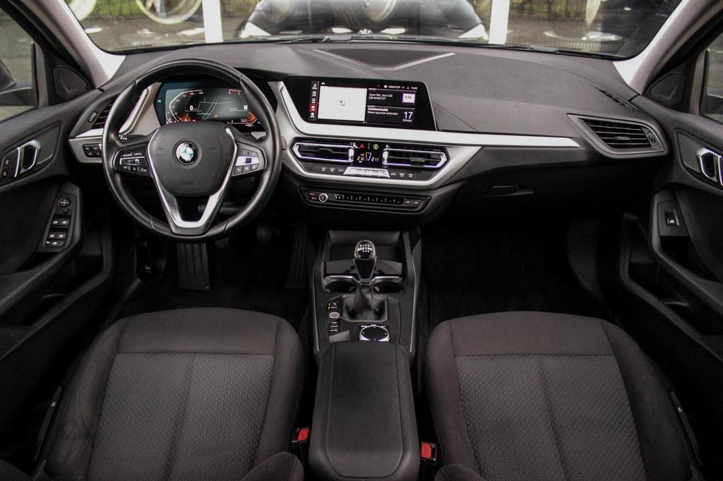 BMW 1-serie 116d F40 Executive Edition | 1e eigenaar | NL Au, Auto's, BMW, Stof, Gebruikt, 1350 kg, 116 pk