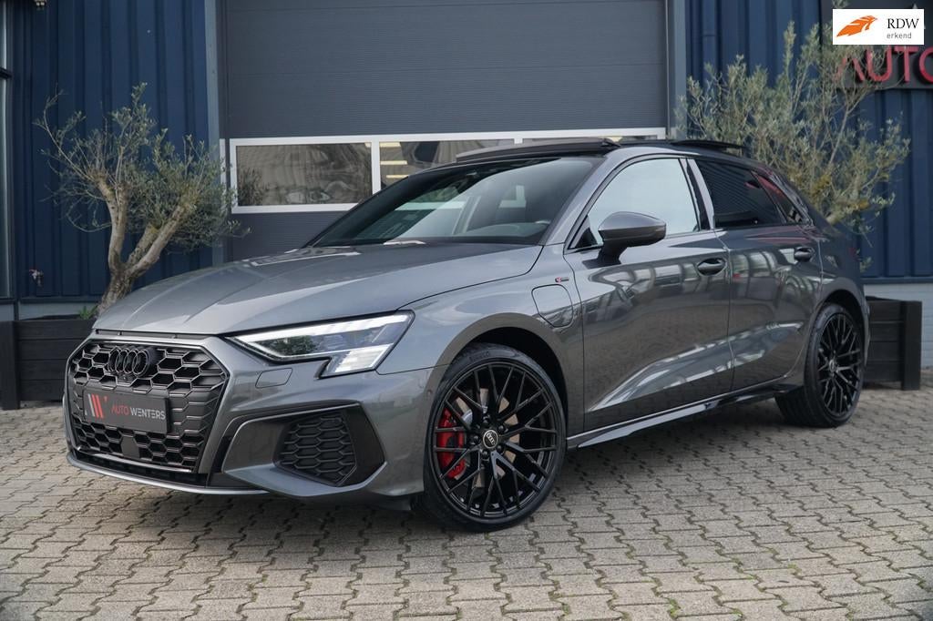Audi A3 Sportback Audi A3 Sportback 45 TFSI e 245PK PHEV S L, Adaptive Cruise Control, Gebruikt, Zwart, 4 cilinders