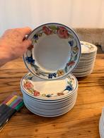 Servies met bloemen: borden in diverse maten, Ophalen, Gebruikt, Keramiek, Overige stijlen