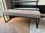 Bankje met taupe stoffering en zwart stalen poten, Ophalen, Overige kleuren, Zo goed als nieuw, Eén