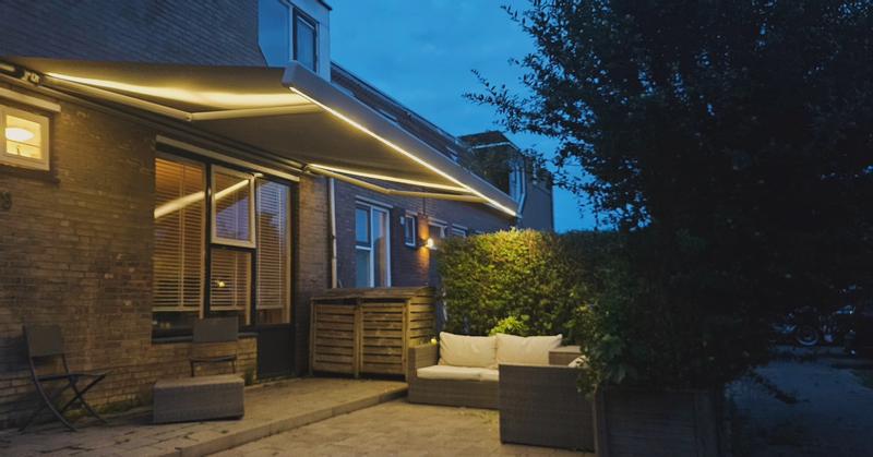 Elektrisch zonnenscherm 4x3 mtr met LED verlichting, Ophalen, Elektrisch, Zo goed als nieuw, 250 cm tot 450 cm