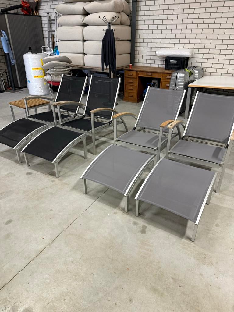 Set van 4 Triniti ligstoelen met voetbankjes en tafeltje, Ophalen of Verzenden, Gebruikt, Aluminium, Verstelbaar