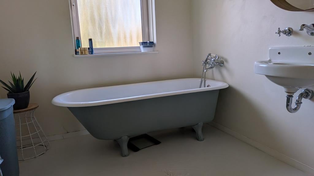 Nostalgisch gietijzeren bad op pootjes, Ophalen