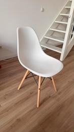 Witte Eames DSW stijl stoel met houten poten, Huis en Inrichting, Stoelen, Ophalen, Wit, Nieuw, Eén