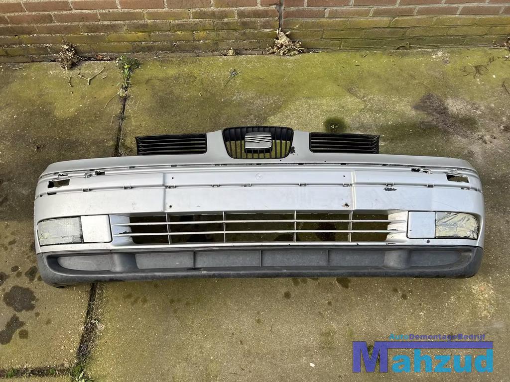 SEAT IBIZA 2 6K1 Zilver voorbumper 1993-2003, Auto-onderdelen, Carrosserie en Plaatwerk, Bumper, Seat, Voor, Gebruikt, Ophalen of Verzenden
