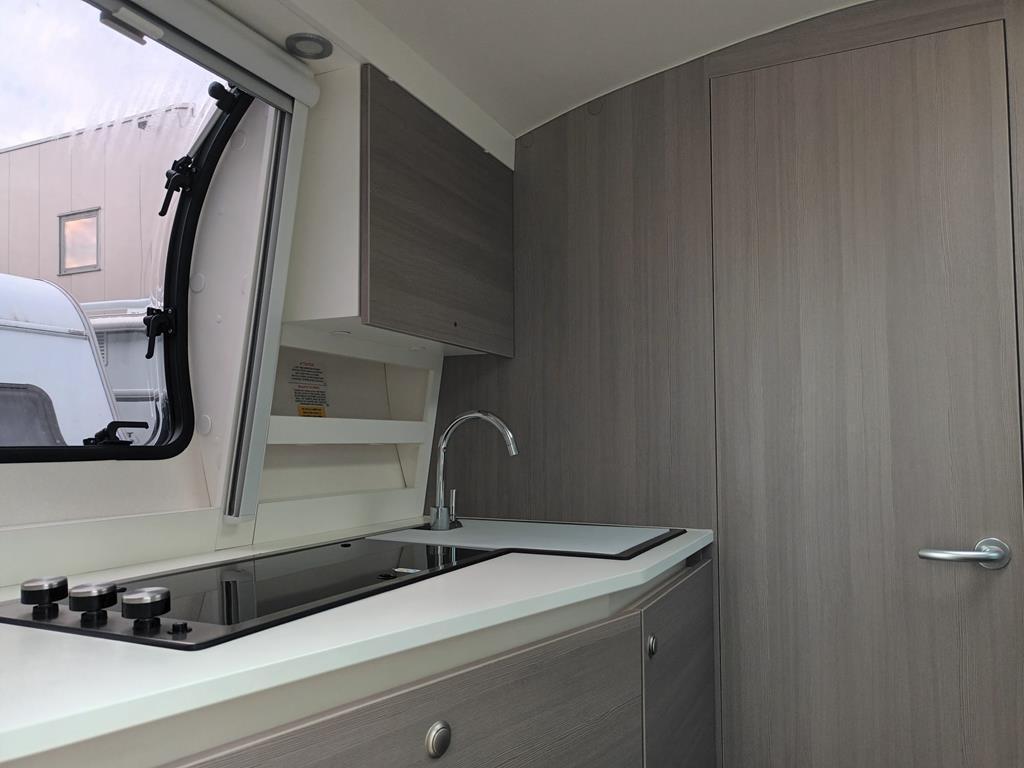 Adria Action 361 LH, Caravans en Kamperen, Caravans, Dwarsbed, Rondzit, Bedrijf, 750 - 1000 kg