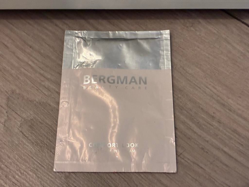 Bergman skincare comfort look anti-puff eye cream 2 ml, Sieraden, Tassen en Uiterlijk, Uiterlijk | Gezichtsverzorging, Ophalen of Verzenden