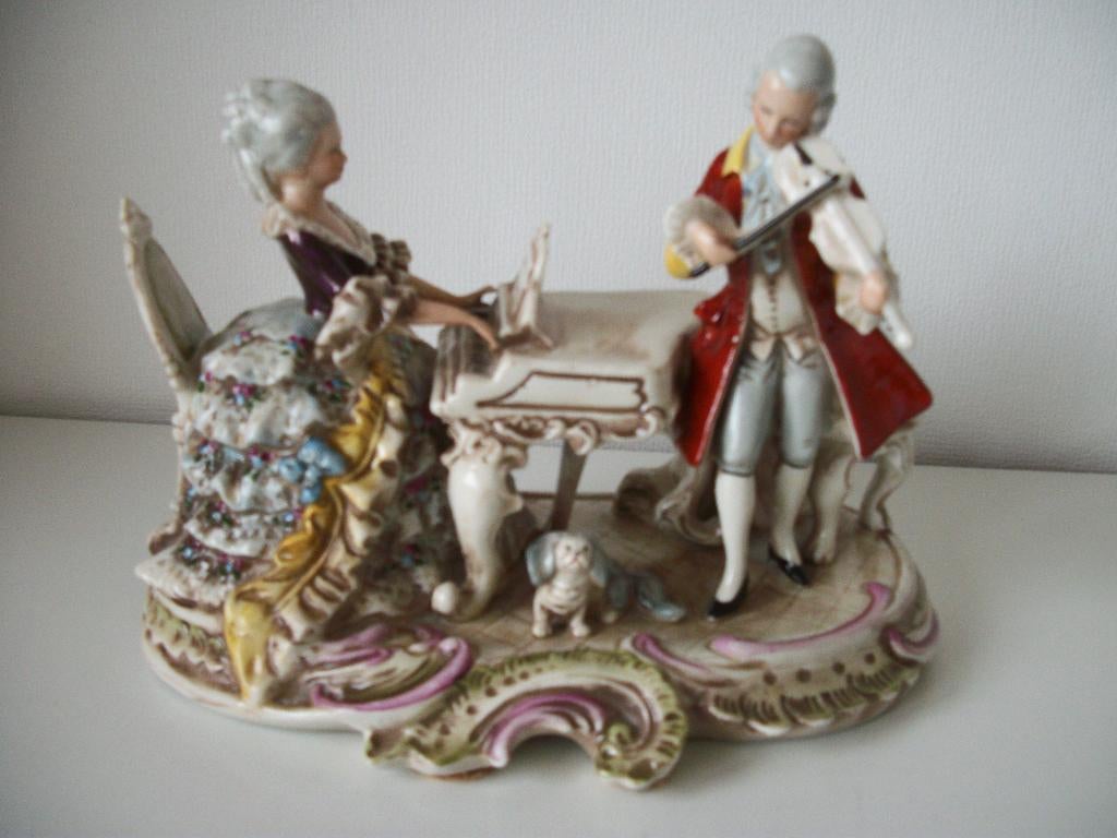 Muziek tafereel Beeld - Vrouw aan Piano Man met Viool - zgan, Ophalen of Verzenden, Zo goed als nieuw, Mens