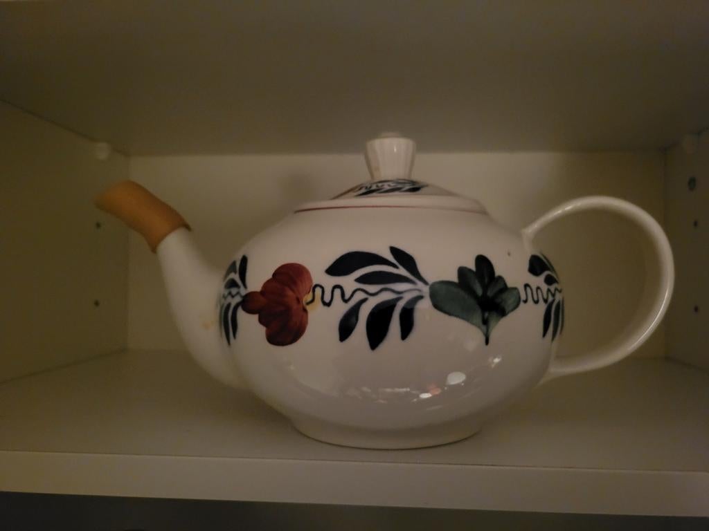 Theepot met bloemmotief, Ophalen
