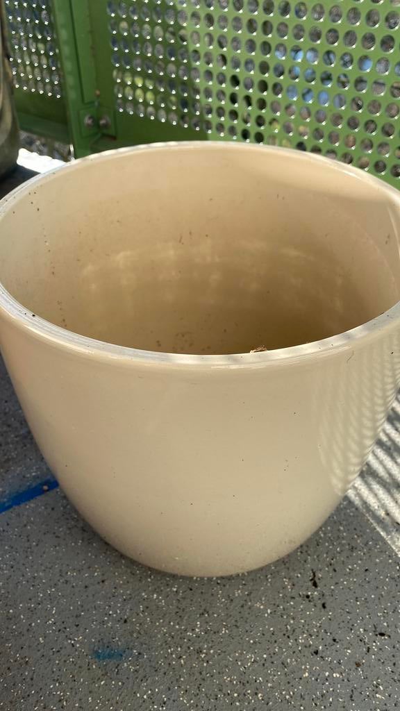 Bloempot ecru, Rond, Ophalen of Verzenden, Zo goed als nieuw, Aardewerk