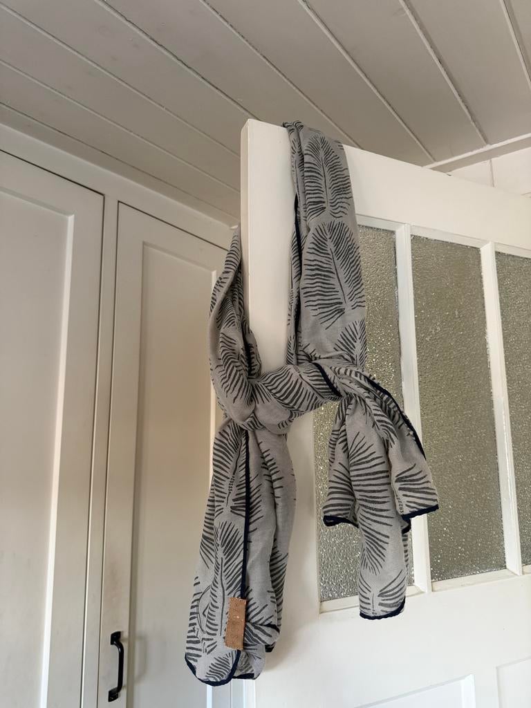 Zusss sjaal omslagdoek 100/180 cm Lichtgroen taupe, Kleding | Dames, Mutsen, Sjaals en Handschoenen, Ophalen of Verzenden, Zo goed als nieuw