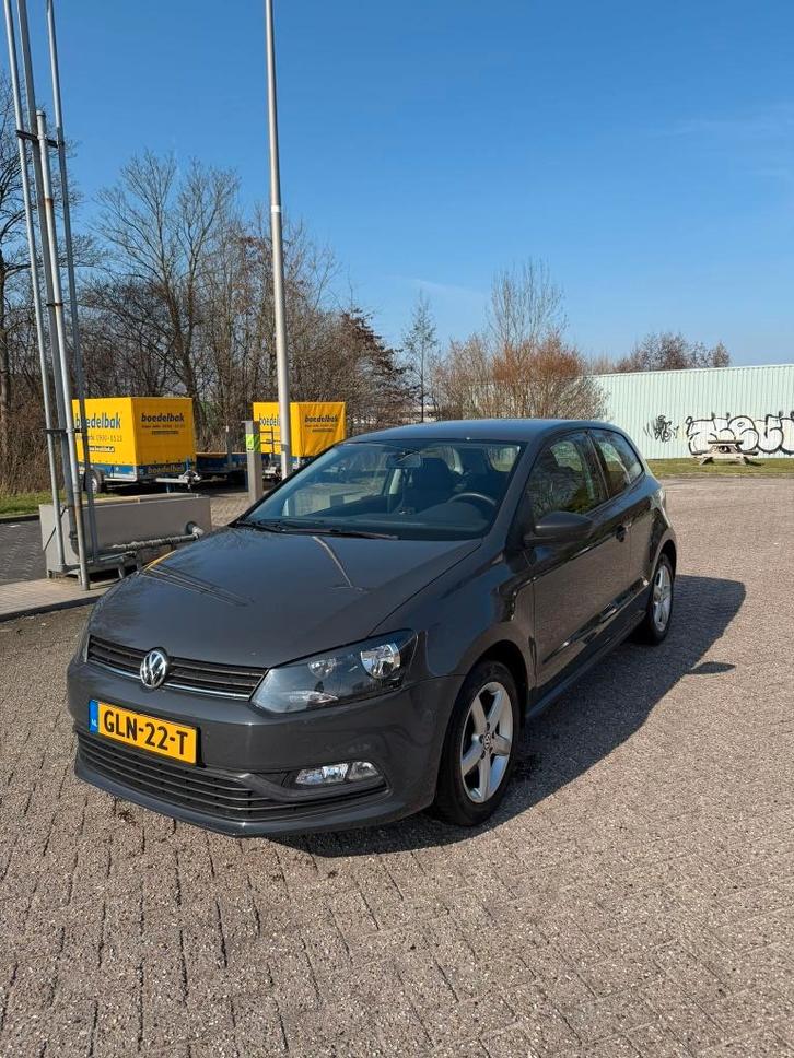 Volkswagen Polo 1.0 MPI 44KW 2015 Grijs LAGE KM, Auto's, Volkswagen, Particulier, Polo, Lichtmetalen velgen, Benzine, Hatchback