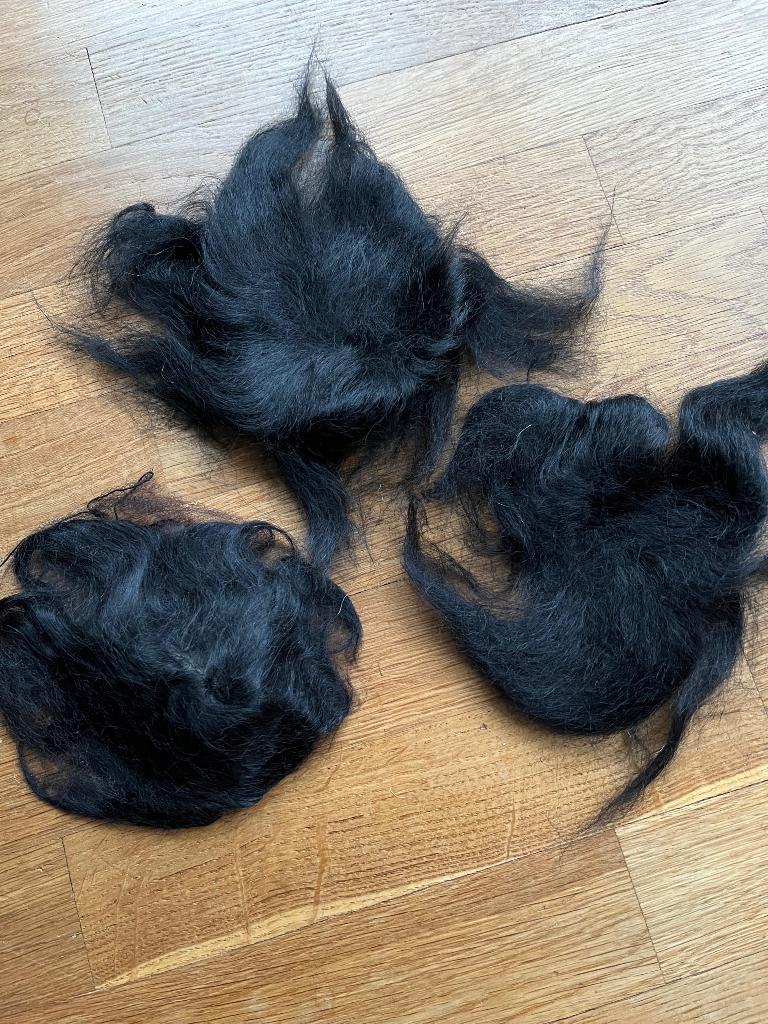 3 zwarte mohair poppenpruikjes, Ophalen of Verzenden, Nieuw, Pop, Levensecht of Reborn