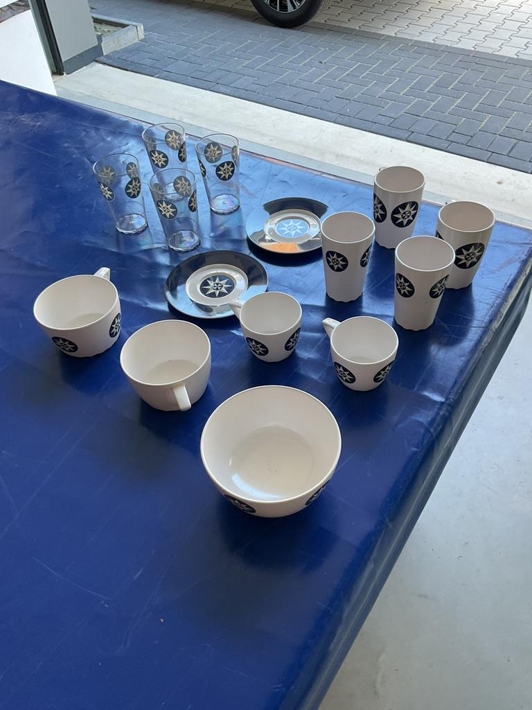 Camping servies tassen mokken bekers kop en schotels etc, Caravans en Kamperen, Ophalen, Zo goed als nieuw