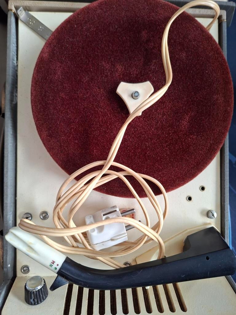 Philips koffer platenspeler., Audio, Tv en Foto, Platenspelers, Ophalen, Gebruikt, Philips