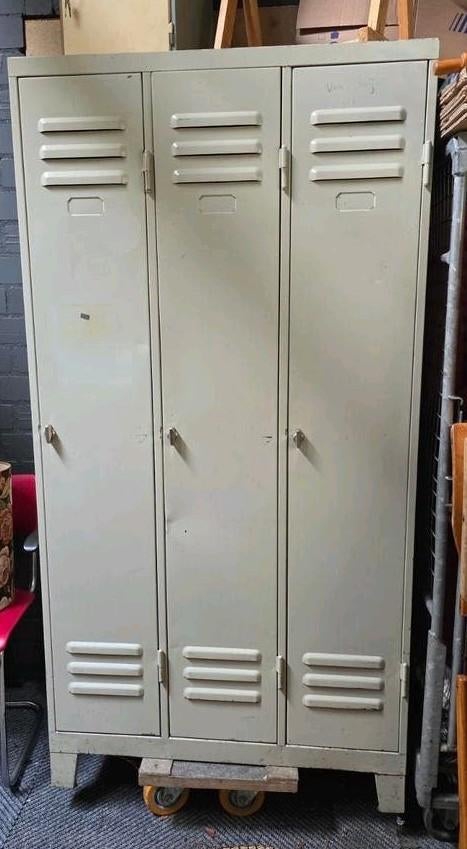vintage industriele locker / retro kledingkast van metaal, Ophalen, Gebruikt