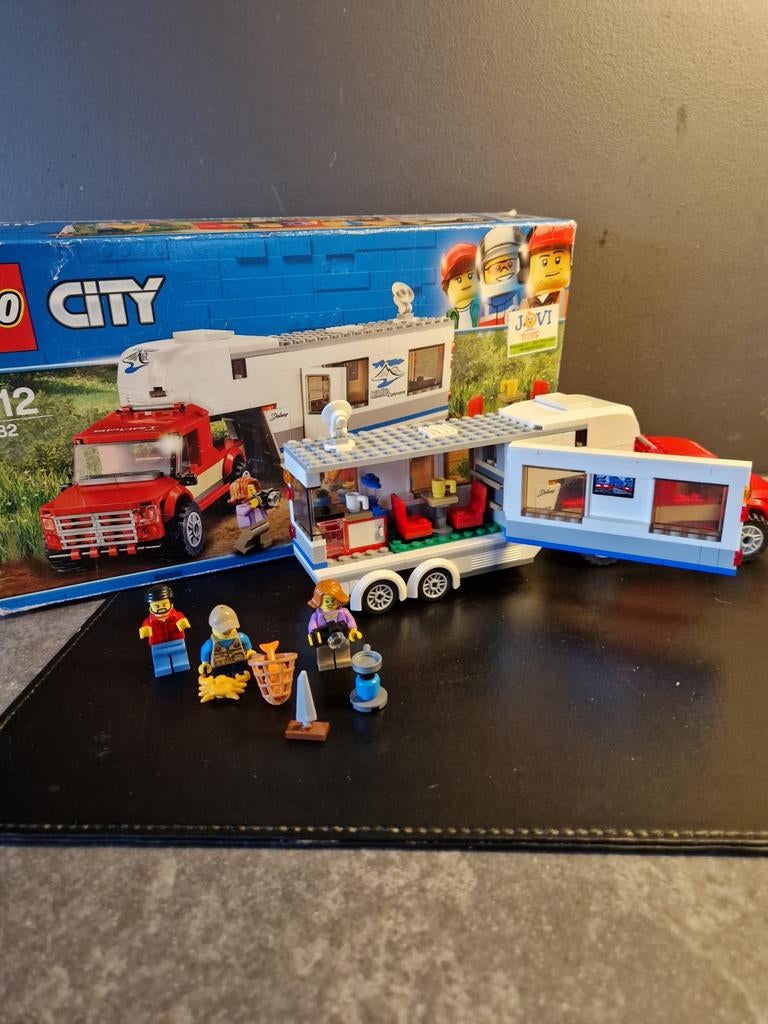 Lego city pick-up up truck en caravan 60182, Kinderen en Baby's, Speelgoed | Duplo en Lego, Ophalen of Verzenden, Zo goed als nieuw