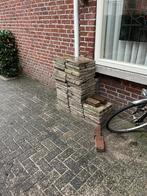 Ongeveer 50 stoeptegels en 3 zakken kiezel, Tuin en Terras, Ophalen, Gebruikt, Beton, Terrastegels