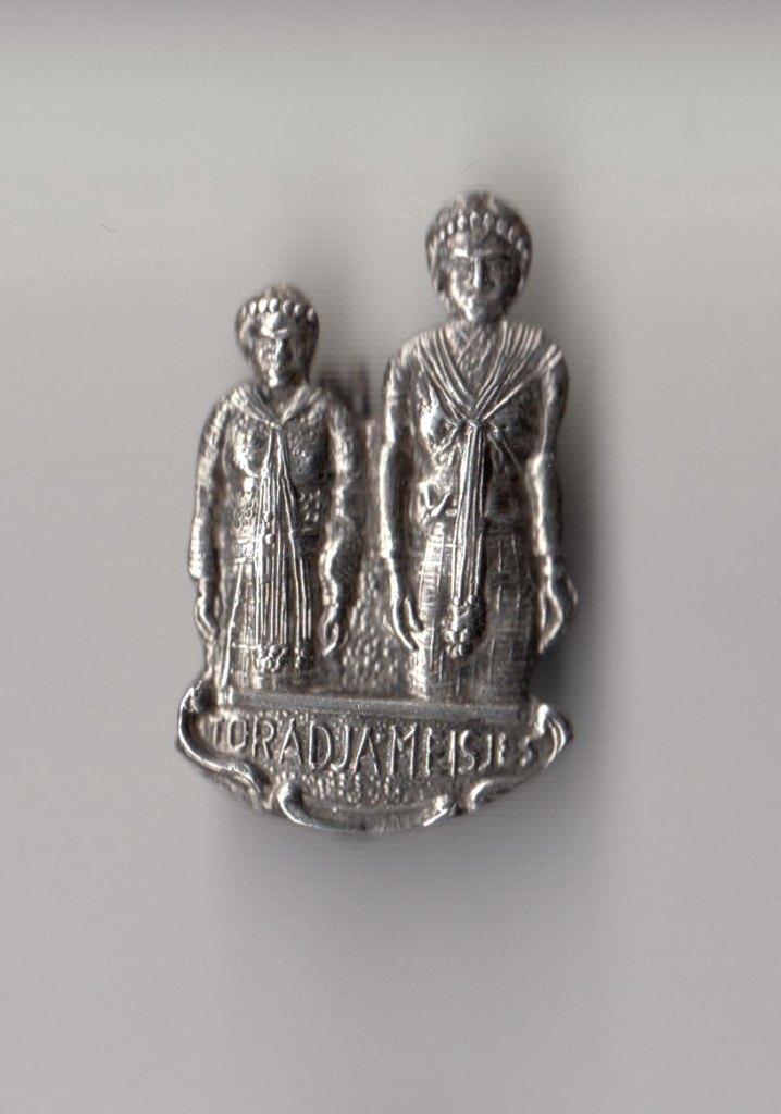 Indonesië Toradja Meisjes broche, Verzamelen, Speldjes, Pins en Buttons, Gebruikt, Speldje of Pin, Overige onderwerpen, Ophalen of Verzenden