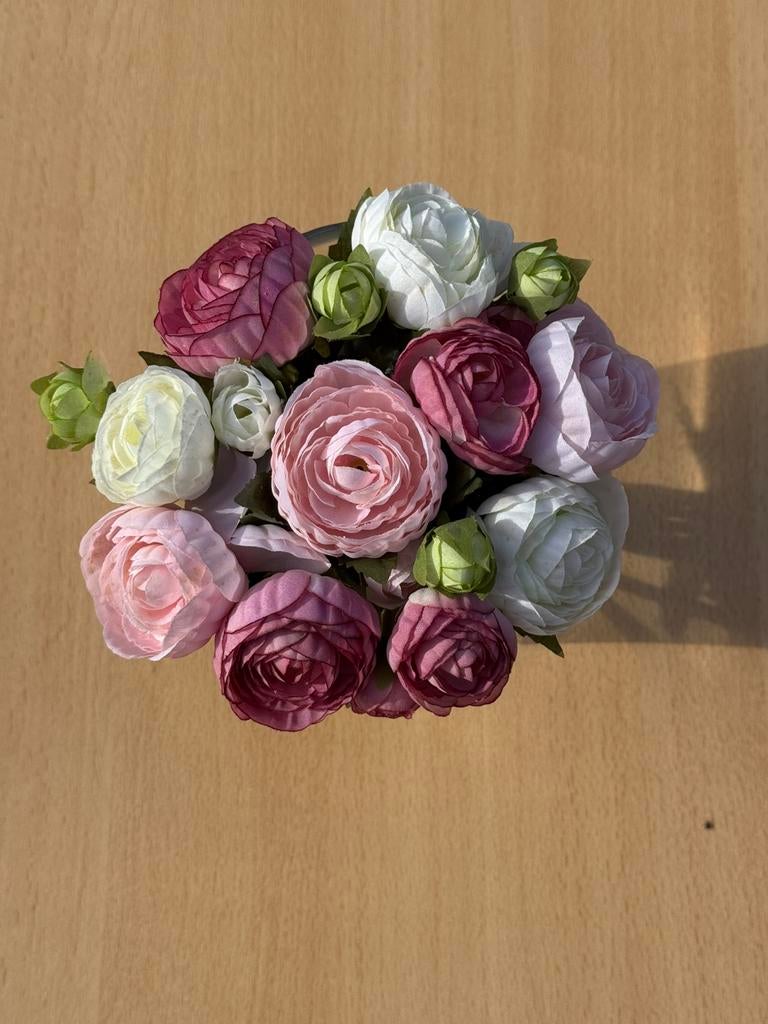 Kunstbloemenboeket van roze, witte en bordeauxrode ranonkels, Gebruikt, Ophalen of Verzenden, Boeket, Overige merken