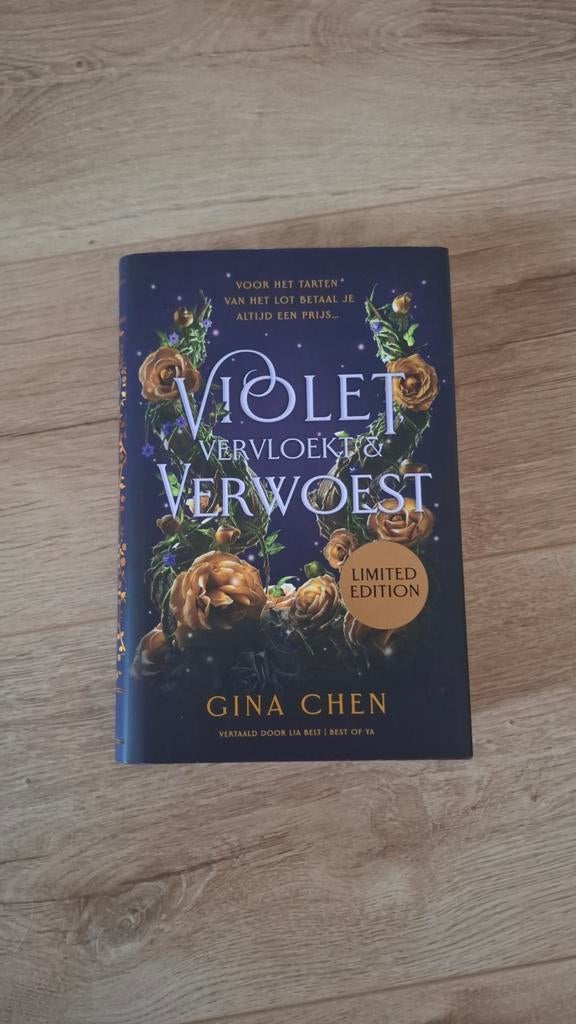 Gina Chen - Violet, vervloekt & verwoest, Boeken, Fantasy, Zo goed als nieuw, Ophalen of Verzenden