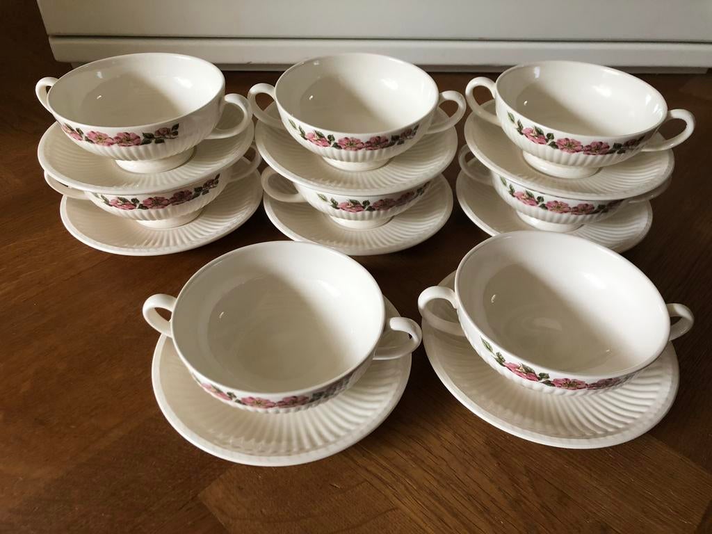 Wedgwood briar rose soepkom/soepkop met schotel 12x, Ophalen of Verzenden, Zo goed als nieuw, Wedgwood, Kop(pen) en/of Schotel(s)