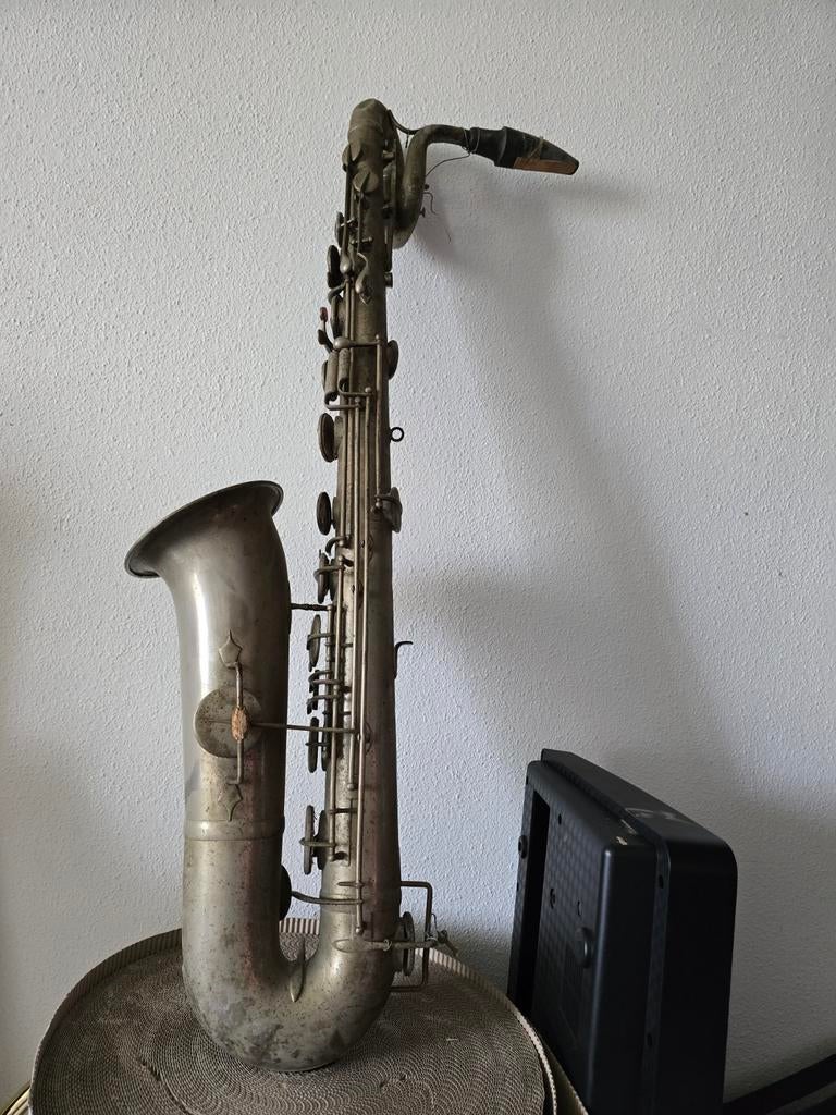 Saxofoon, ca 100 jaar oud., Ophalen