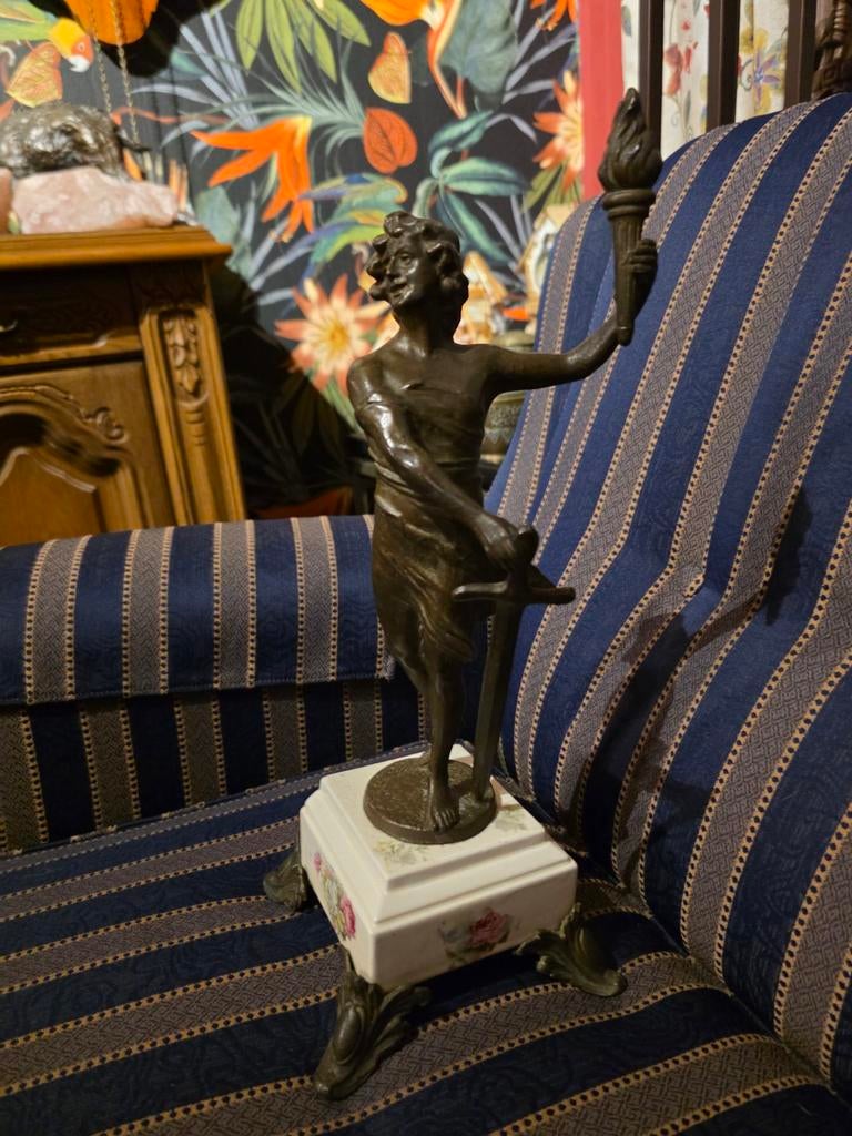 Antiek brons beeld porseleinen sokkel, Antiek en Kunst, Antiek | Koper en Brons, Ophalen of Verzenden