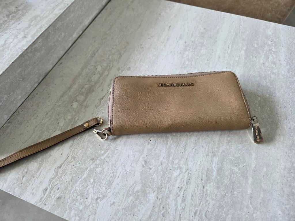 Michael Kors portemonnee met polsbandje - Beige, Sieraden, Tassen en Uiterlijk, Portemonnees, Ophalen of Verzenden, Gebruikt, Beige