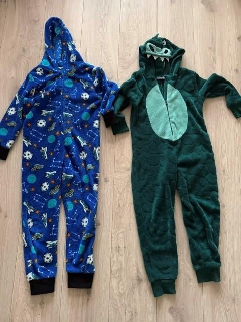 Onesie 2 stuks: groene draak en astronaut, Overige typen, Jongen of Meisje, Ophalen of Verzenden, Zo goed als nieuw