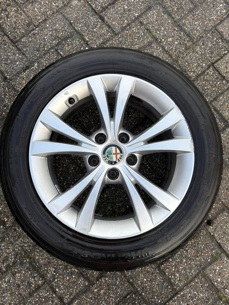 Alfa Romeo Giulietta 16 inch velgen + zomerbanden, Auto-onderdelen, Banden en Velgen, Ophalen, 16 inch, 205 mm, Zomerbanden