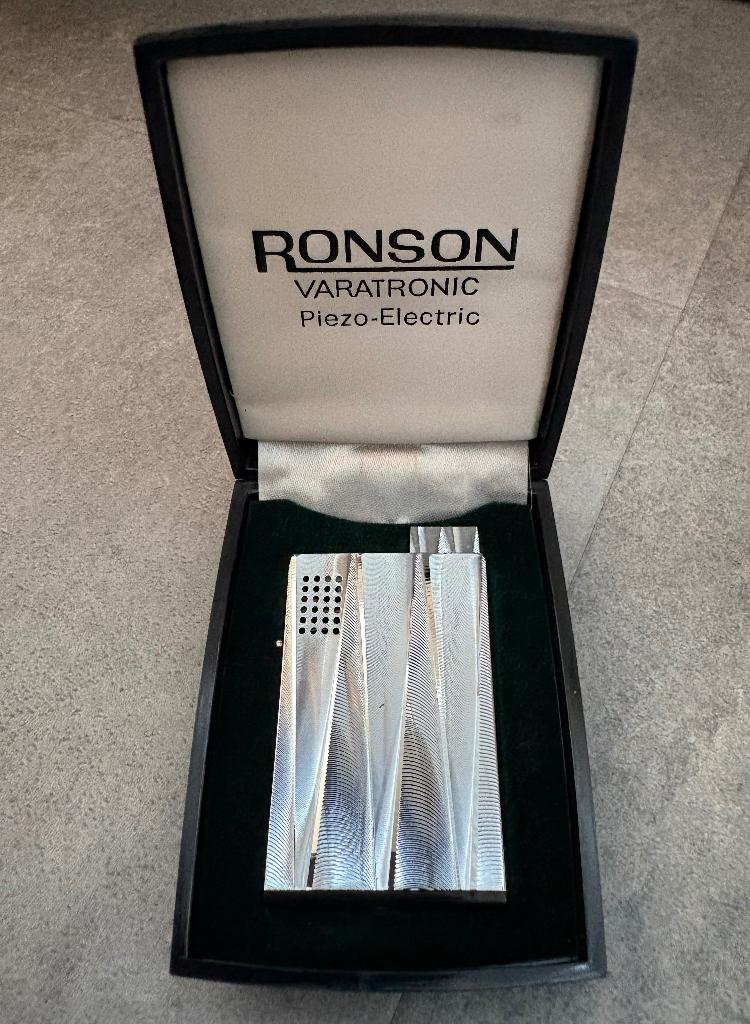 Ronson - Varatronic - Aansteker, Verzamelen, Rookartikelen, Aanstekers en Luciferdoosjes, Ophalen of Verzenden, Zo goed als nieuw