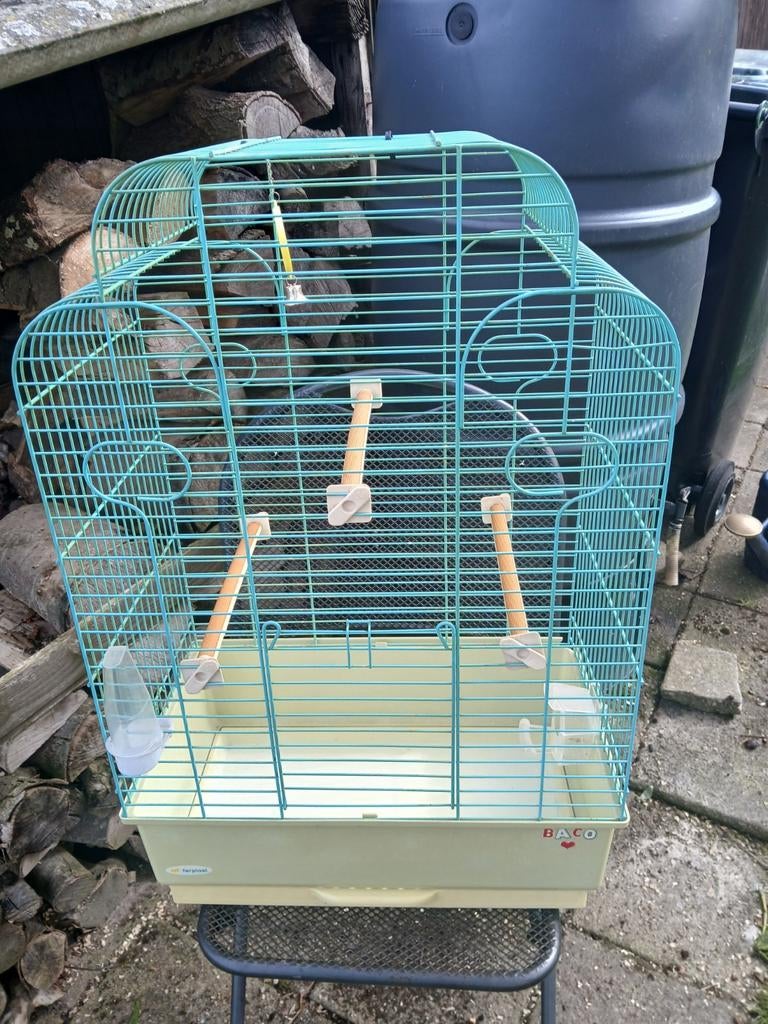 Tk Mooie complete ruime vogelkooi 25 euro, Dieren en Toebehoren, Ophalen of Verzenden, Zo goed als nieuw, Kooi-accessoires