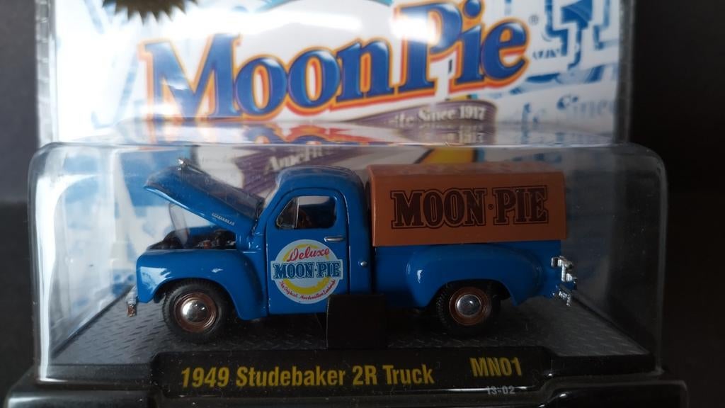 Studebaker 2r Truck 1951 Moon Pie 1:64 3inch m2 machines Pol, Auto, Verzenden, ., .