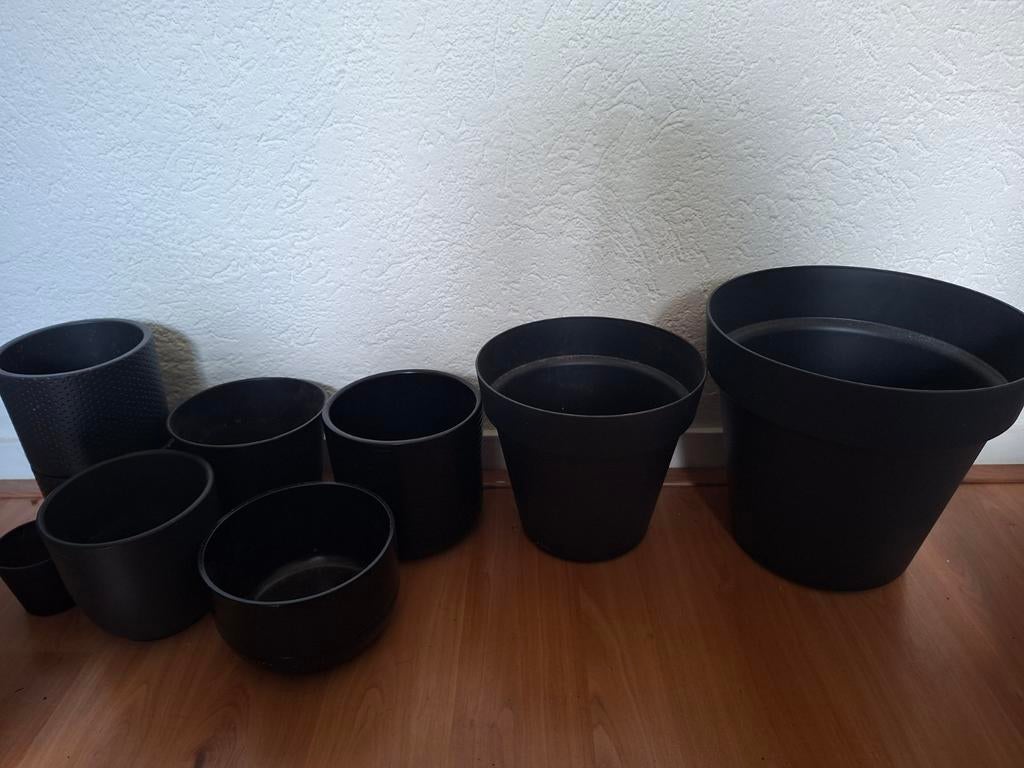 9 zwarte bloempotten, Kunststof, Rond, Ophalen of Verzenden, Minder dan 40 cm