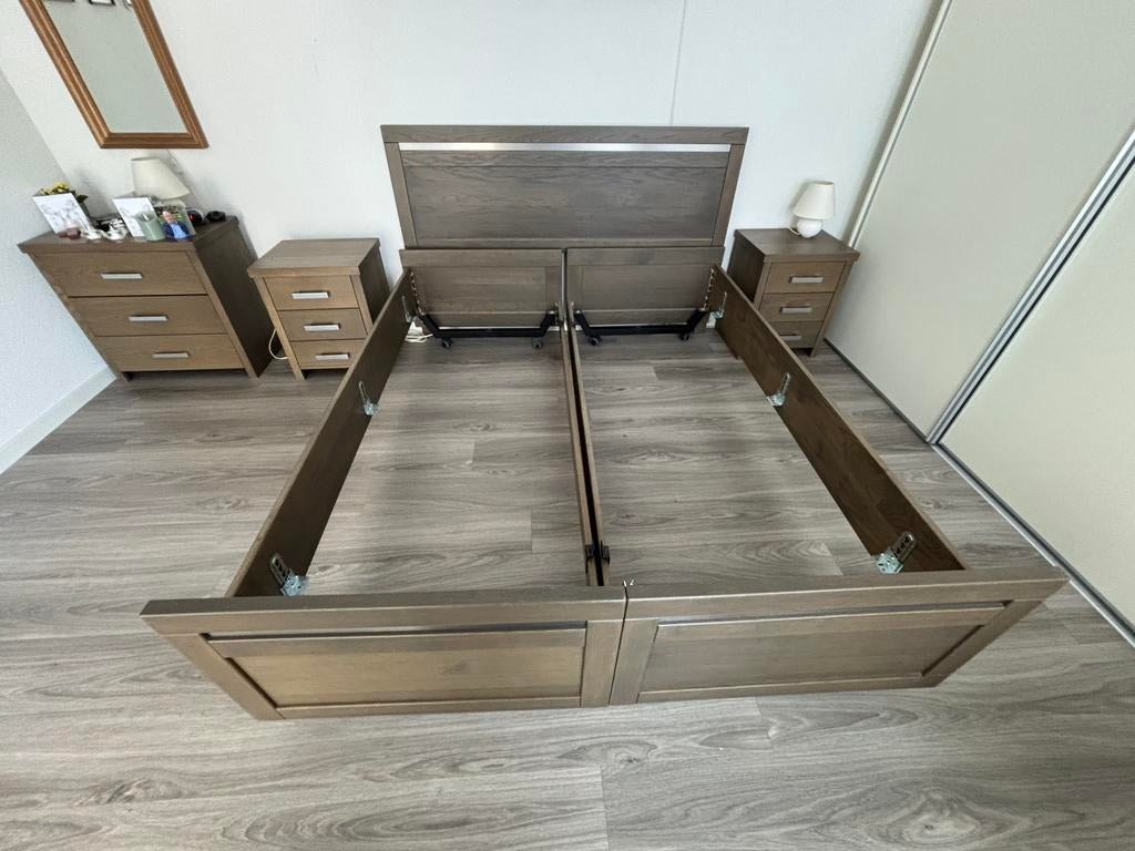 Bed + 2 nachtkastjes+dressoir, excl. electrische lattenbodem, Huis en Inrichting, Slaapkamer | Bedden, Ophalen, Tweepersoons, Zo goed als nieuw