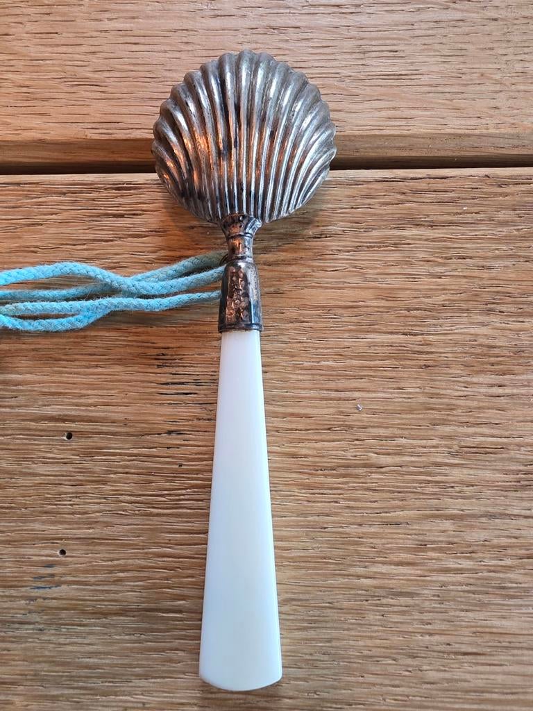 Verzikverde rammelaar met parelmoer handvat, Antiek en Kunst, Ophalen