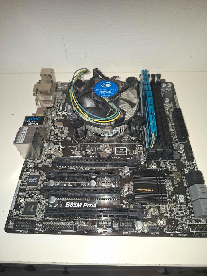 Moederbord set Asrock B85M pro4, Computers en Software, Moederborden, Zo goed als nieuw, DDR3, Ophalen of Verzenden