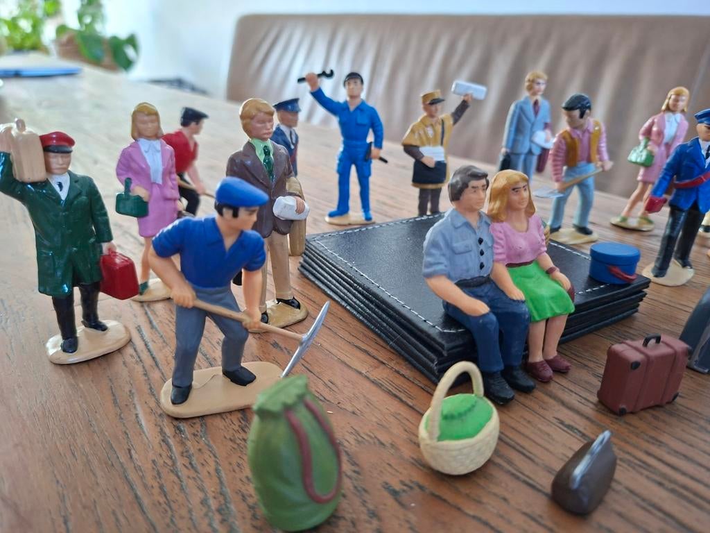 Partij lgb figuren voor je treinbaan en tassen en koffers, Ophalen of Verzenden, Zo goed als nieuw, Brug, Tunnel of Gebouw, LGB