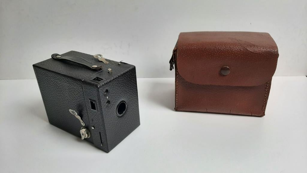 Vintage Kodak Boxcamera met lederen tasje, Audio, Tv en Foto, Fotocamera's Analoog, Ophalen, Gebruikt, Compact, Kodak