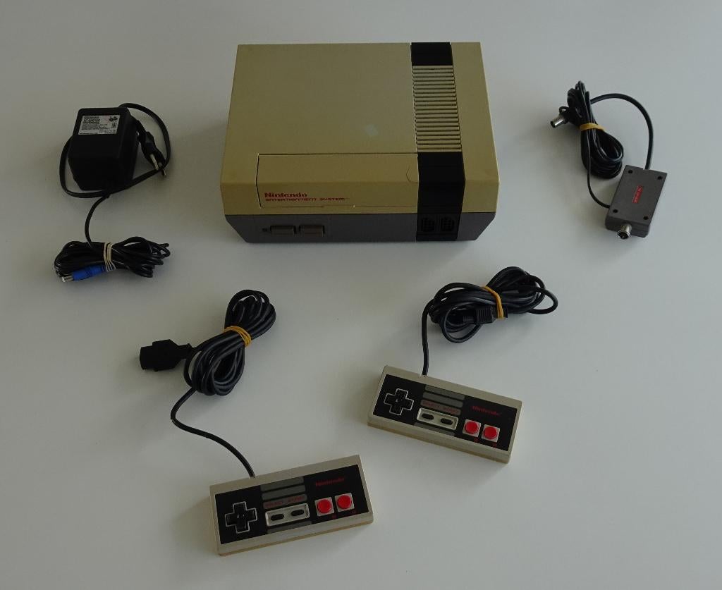 Nintendo NES Compleet met 2 Controllers, Ophalen, Zo goed als nieuw, Met 2 controllers