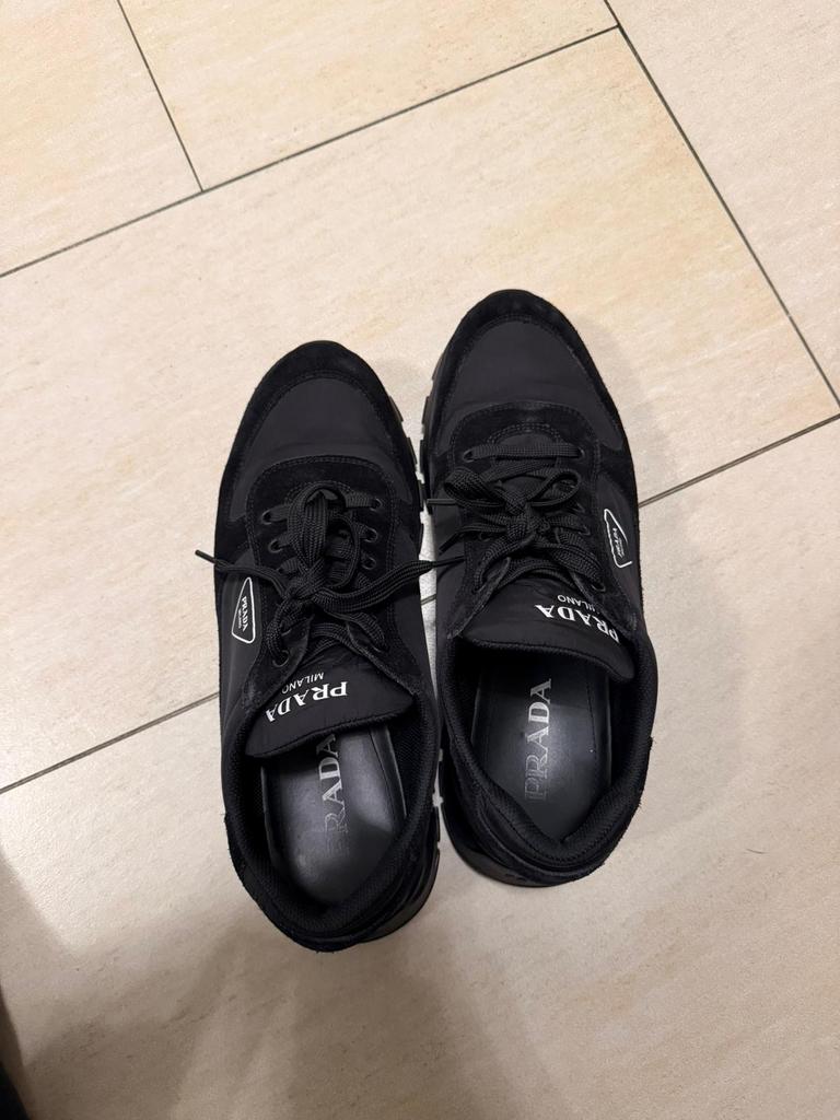 Prada schoenen, Zwart, Ophalen of Verzenden, Sneakers of Gympen, Gedragen