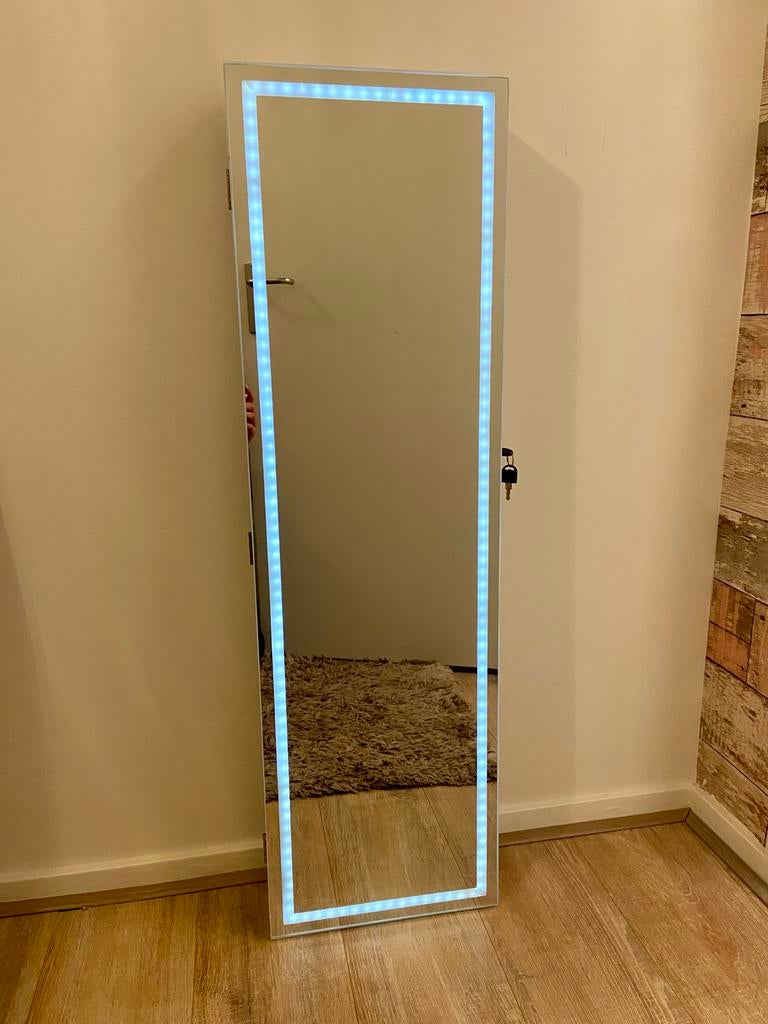 Sieraden spiegelkast met verlichting - Zo goed als nieuw, Huis en Inrichting, Woonaccessoires | Spiegels, Ophalen, Minder dan 50 cm