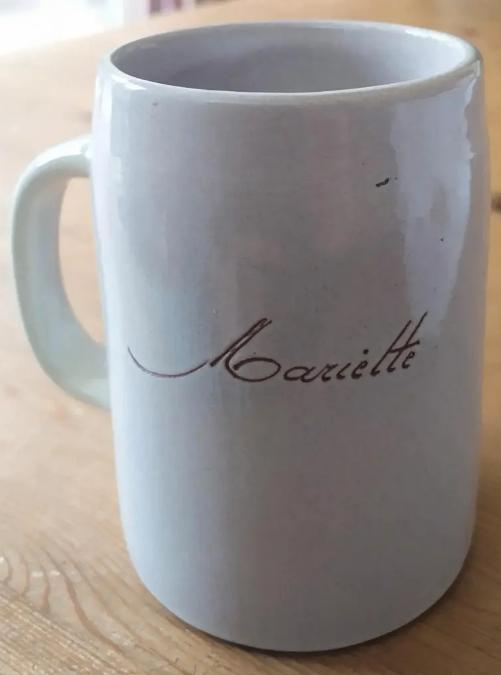 keramieken bierpul met naam "Mariette", Antiek en Kunst, Antiek | Keramiek en Aardewerk, Ophalen of Verzenden