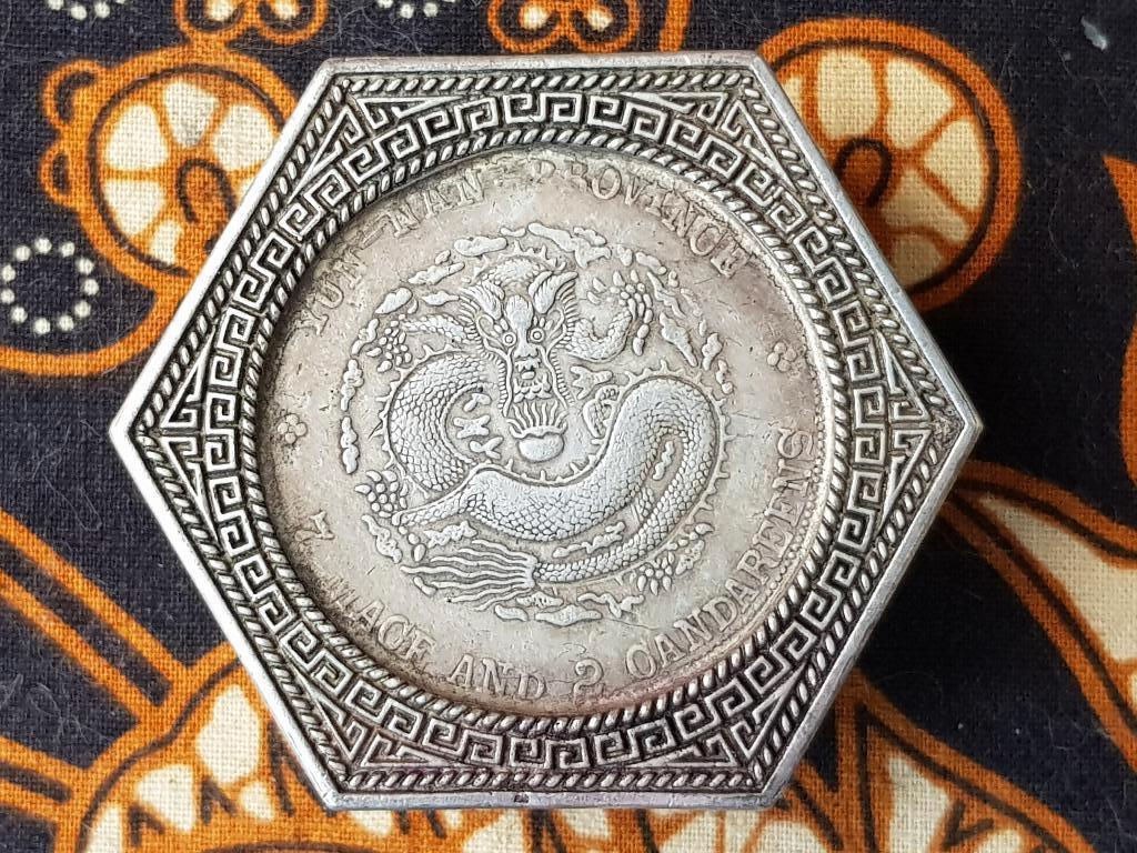 Mooi origineel oud Chinees doosje van brons met penningen., Antiek en Kunst, Ophalen of Verzenden