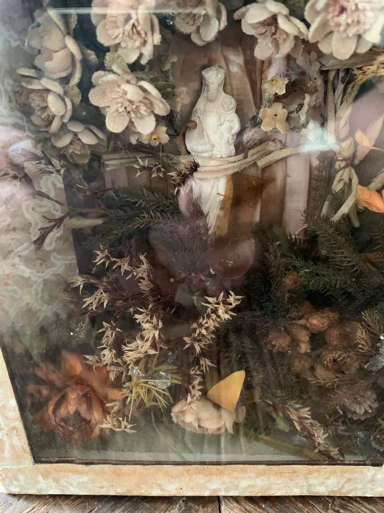 Antieke brocante reisaltaar met Mariabeeld en bloemdecoratie, Antiek en Kunst, Antiek | Religie, Ophalen of Verzenden
